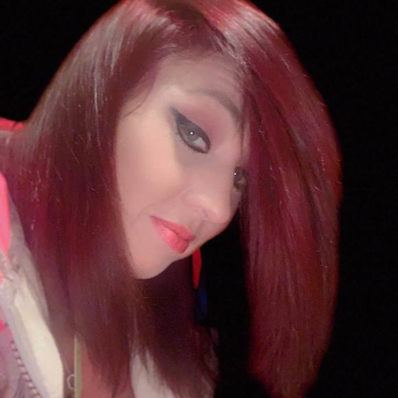 Meet your Posher, Lisa - Picture 1 of 1